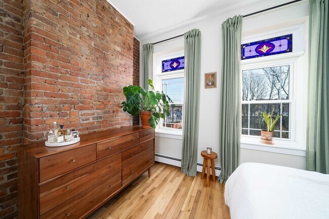 Building Photo - 205 14th St