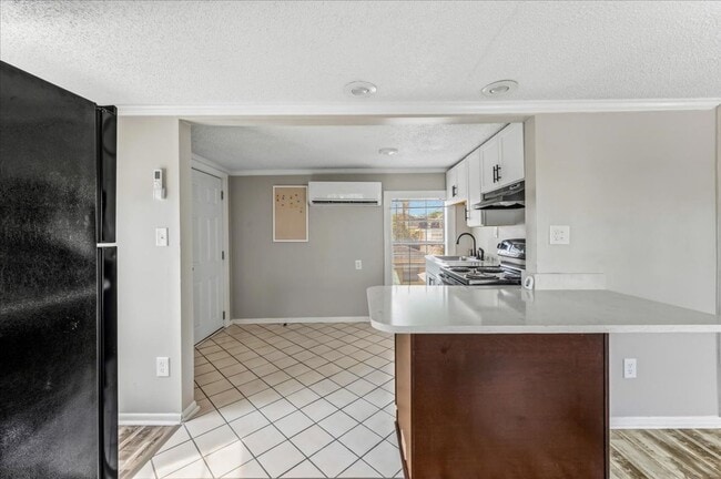 Building Photo - Charming Studio in a Great Location – $1,000/month