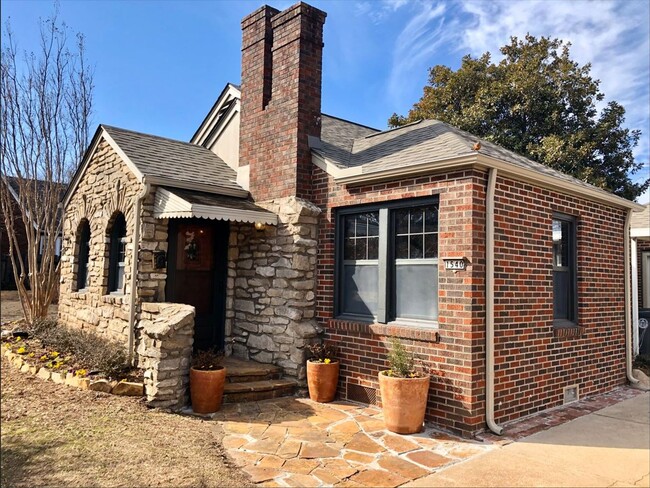 Primary Photo - Beautifully renovated single-level home in...