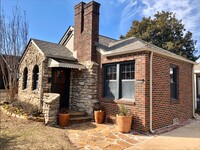 Building Photo - Beautifully renovated single-level home in...