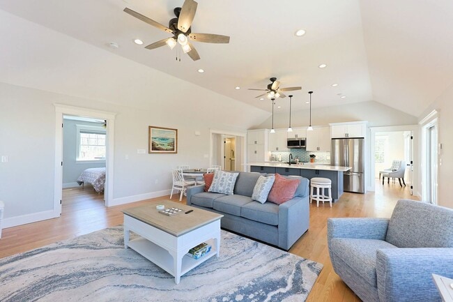 Building Photo - Newly Renovated Winter Rental on a Private...
