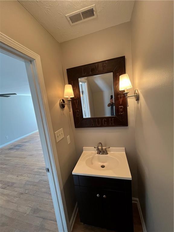 Building Photo - 585 Wedgewood Dr