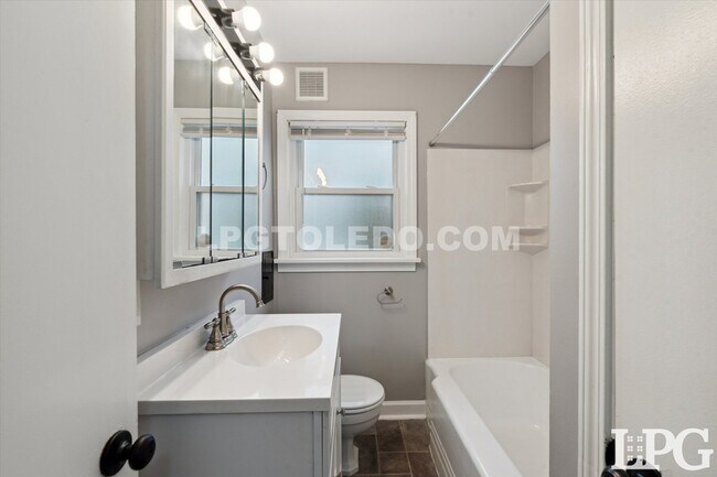 Building Photo - 3648 Watson Ave