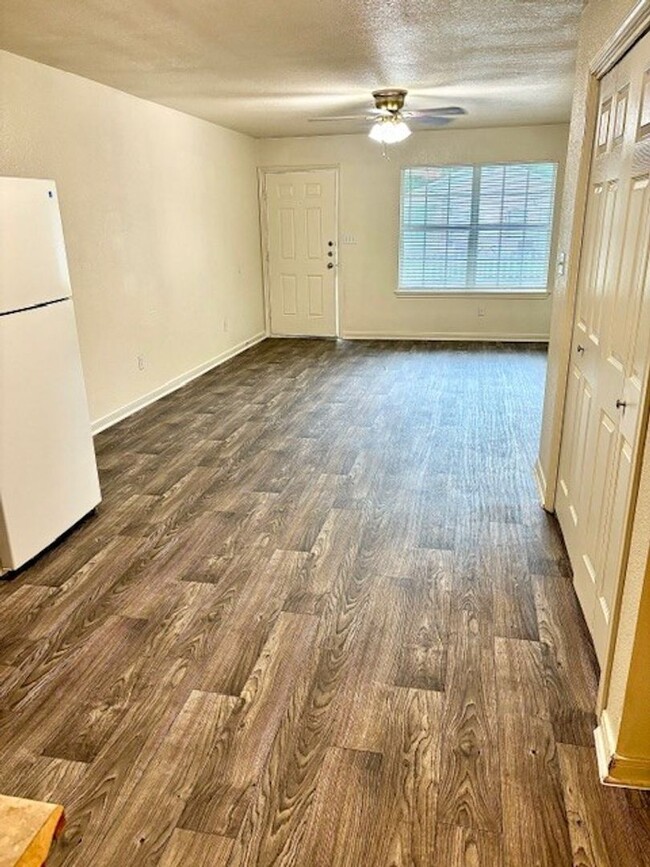 Building Photo - 103-105 Woodall