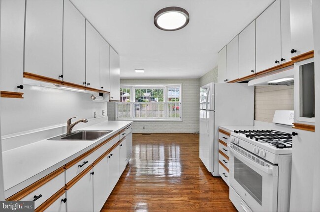 Building Photo - 8233 Stonewall Dr