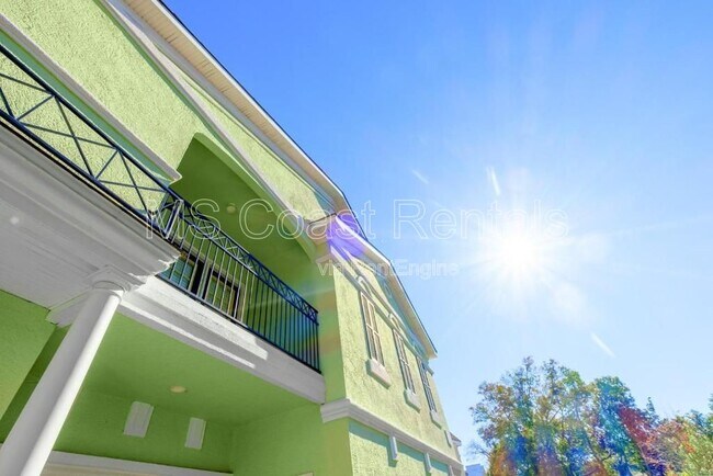 Building Photo - 2252 Beach Dr