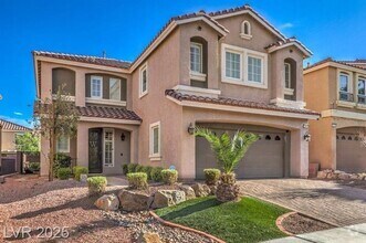 Building Photo - Stunning Open Floor Plan Home