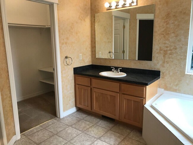 Building Photo - Beautiful 3 Bedroom 2 Bathroom House  **2 Weeks Free Rent**