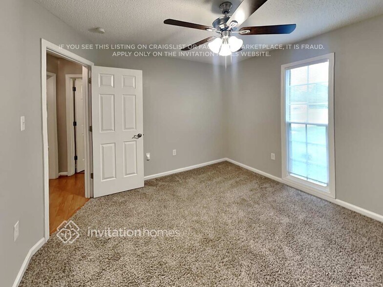 Building Photo - 321 Tamarack Dr