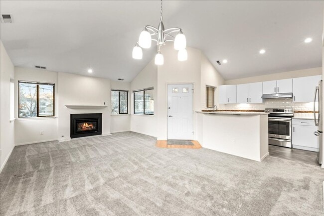 Building Photo - 2-bedroom 2-bathroom condo, located steps from the Boise River Greenbelt