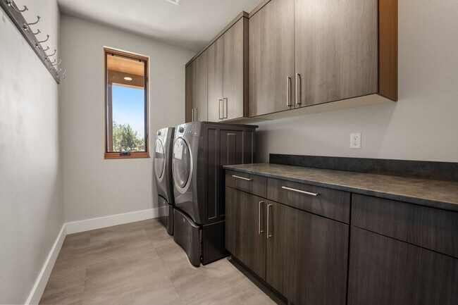 Building Photo - 64144 Pioneer Loop