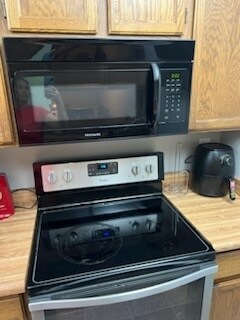 Building Photo - 1600 Eastridge Dr