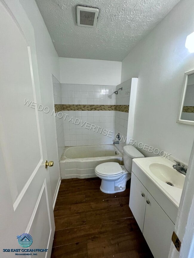 Building Photo - 2104 Evergreen Ave