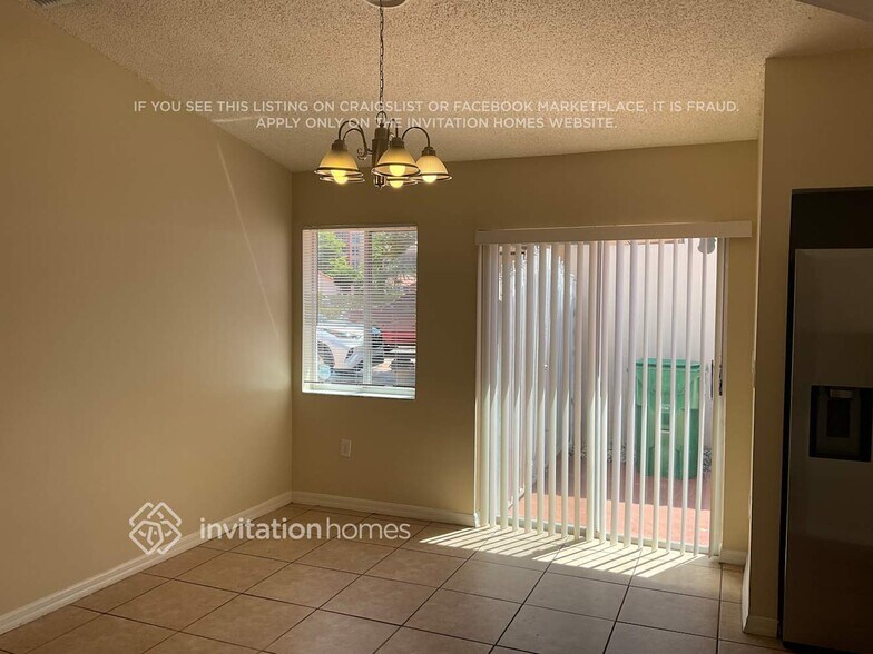 Building Photo - 1906 SW 123rd Ave