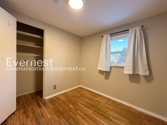 Building Photo - 1985 Ingalls St