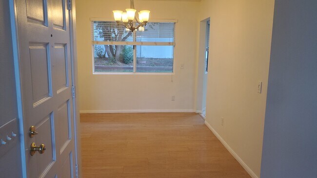 Building Photo - 26721 Linnet Ct