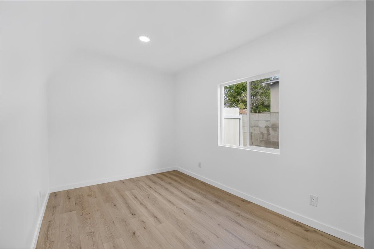 Building Photo - 2101 E 63rd St