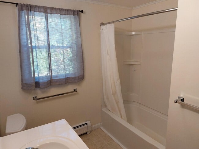 Building Photo - 6 Woodland Ct