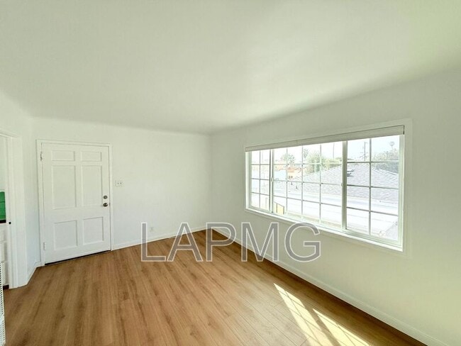 Building Photo - 230-232 Rennie Avenue