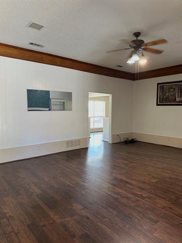 Building Photo - 1121 Goldenrod Dr