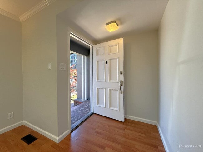 Building Photo - 31 N Ellsworth Ave