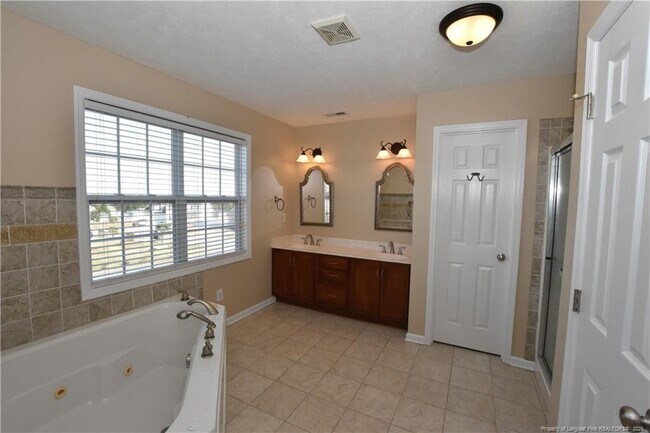 Building Photo - 60 Scranton Ct