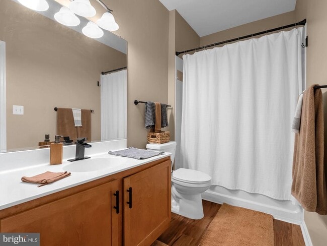 Building Photo - 4852 Eisenhower Ave