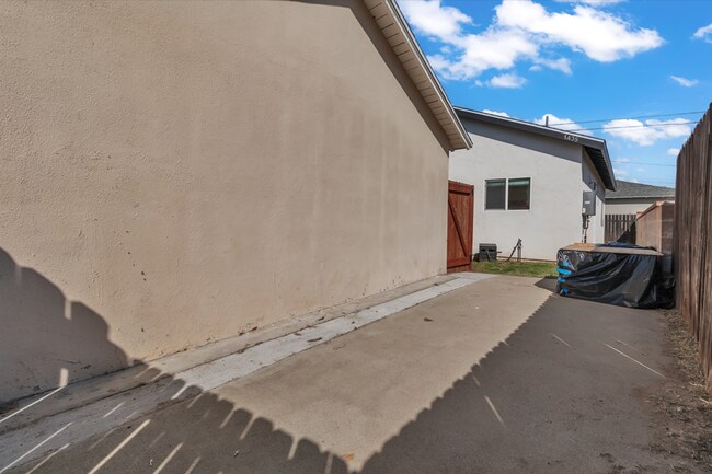 Building Photo - 1437 Arroyo Ave