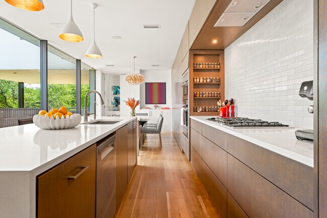 Building Photo - 2210 Westlake Dr