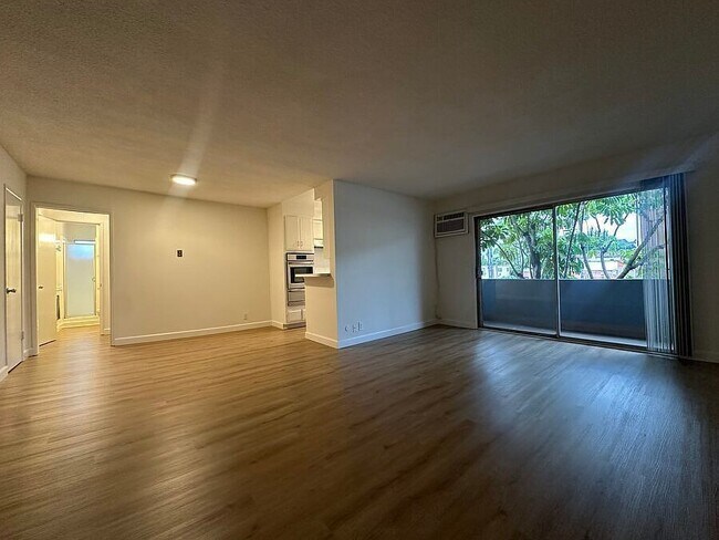 Building Photo - 1432 N Fairfax Ave