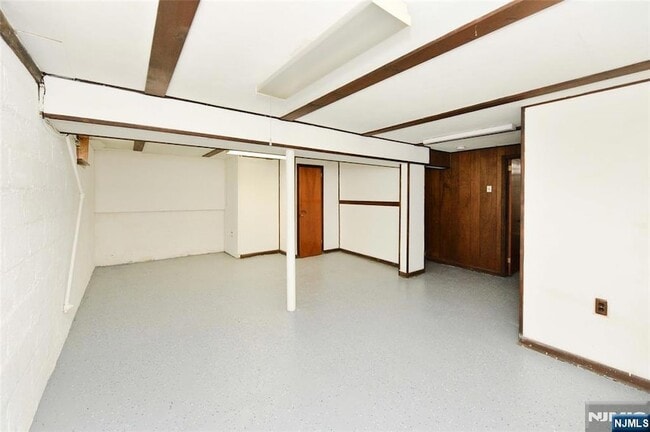 Building Photo - 3-11 Lyons Avenue Unit 1X
