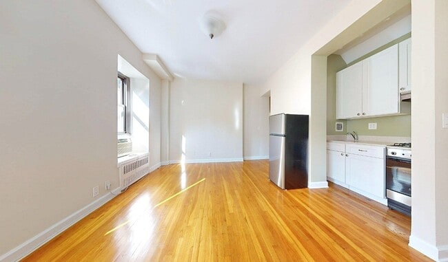Building Photo - Lexington Avenue