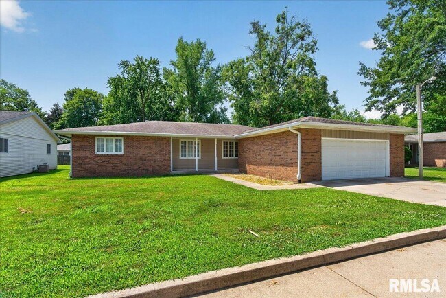 Building Photo - 8 Sundowner Ln