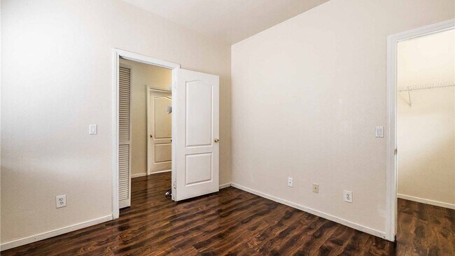 Building Photo - 824 Clear Diamond Ave
