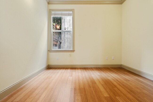 Building Photo - Heart of Hayes Valley - Updated 3 Bed, 2 B...