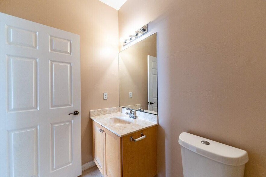 Building Photo - 806 SW Rocky Bayou Terrace