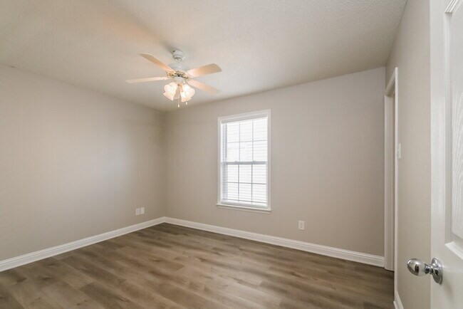 Building Photo - 13260 Heroic Way