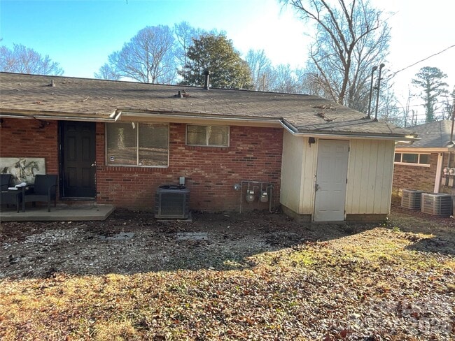 Building Photo - 520 Blendwood Dr