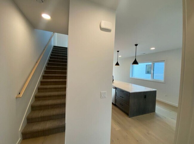 Building Photo - Single Family HOME with 3 Bedrooms 2 1/2 B...