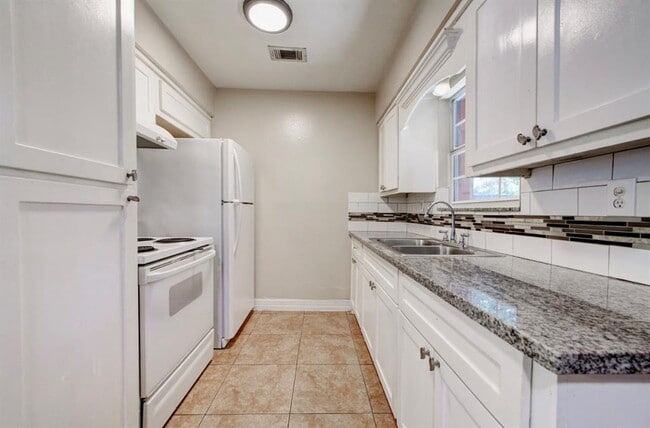 Building Photo - 11787 Stonehedge Dr