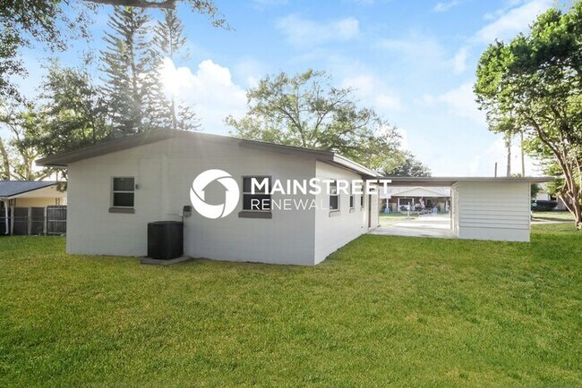 Building Photo - 3 Bedroom Pet-Friendly Home in WINTER HAVEN, FL with Main Street Renewal