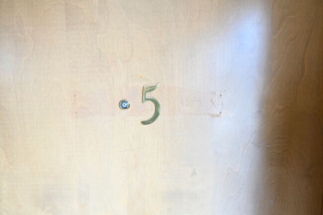 Building Photo - 425 W Cook Rd