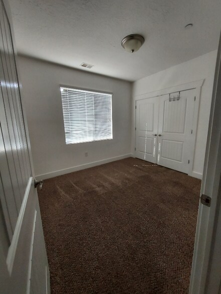 Primary Photo - 187 W Springview Dr