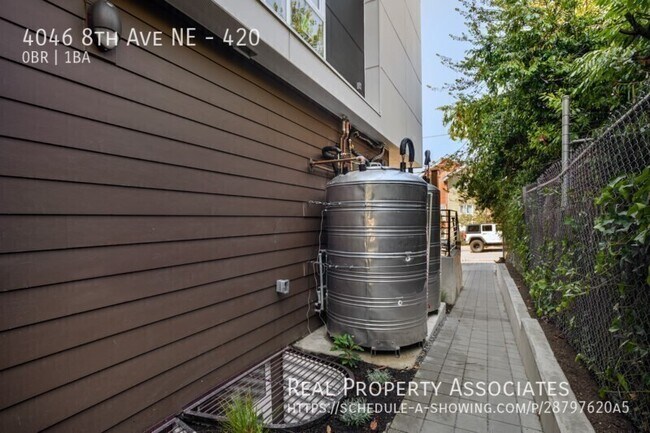 Building Photo - 4046 8th Ave NE