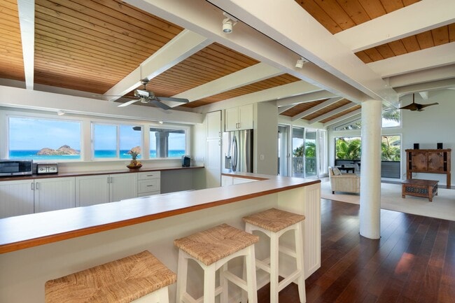 Building Photo - Enjoy Cool Breezes And Dazzling Views Of The Ocean Below At This Private, 4 Bedroom, 3.5 Bath Lan...