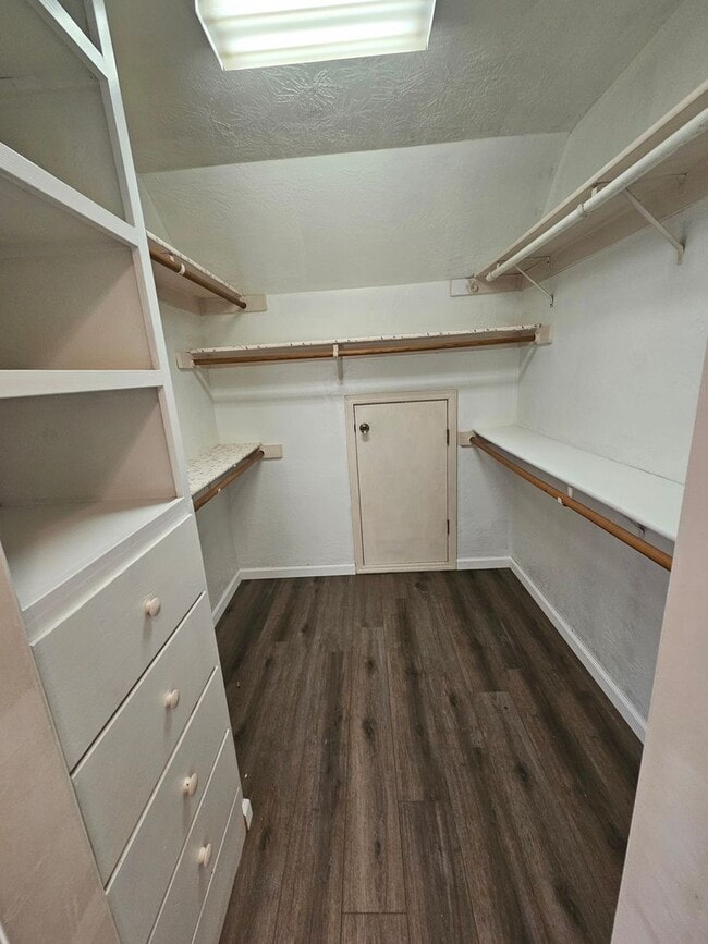 Building Photo - Lakeport rental