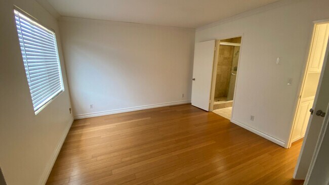 Building Photo - Spacious and Renovated Santa Monica Townho...