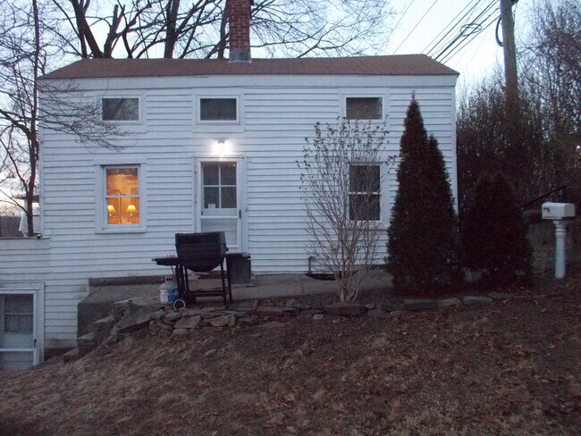 Building Photo - 256 Derby Ave