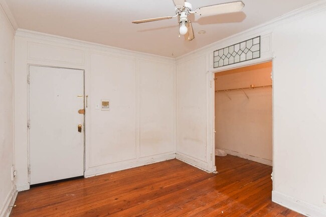 Building Photo - 4060 N Kenmore Ave