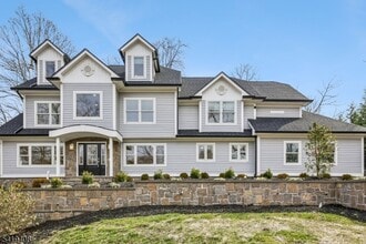 Building Photo - 215 Summit Ave